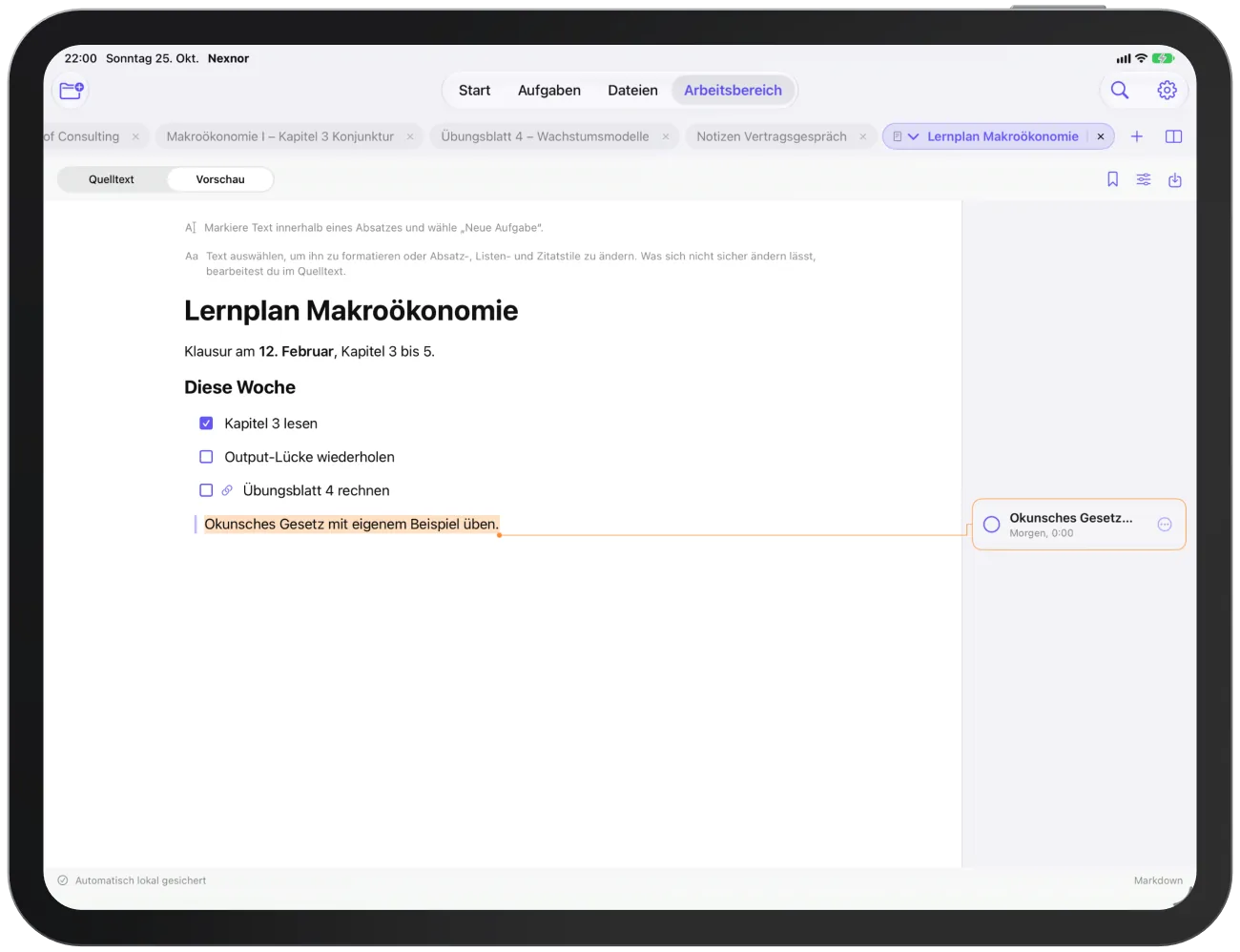 Die Textstelle ist orange hinterlegt; die Aufgabe steht als Karte am Rand, auf dem iPhone als orangefarbener Kreis.